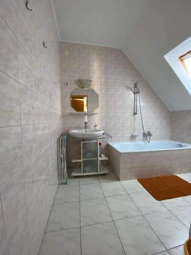 Marika Apartman 2 in Lesencetomaj
