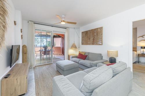Encantador apartamento con balcón piscina y vista al mar - image 3