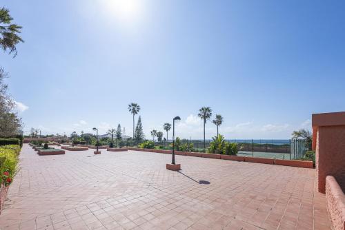 Encantador apartamento con balcón piscina y vista al mar - image 4