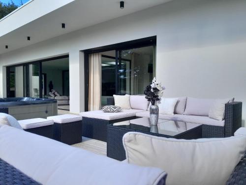 La Villa de L'océan Piscine & Spa (La Villa de L'ocean Piscine & Spa) in Lanilduta