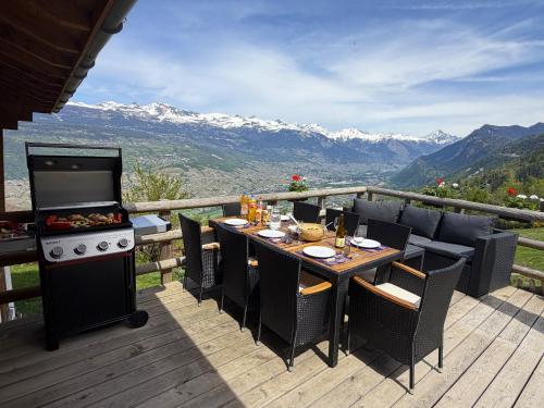 Chalet panoramique avec vue alpine à 180 degrés - poêle scandinave & nature in Grône, Schweiz