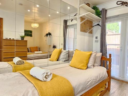 Studio apartment, TV, WiFi Kitchen Parking, Wembley Elizabeth Line