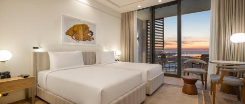 Hyatt Regency Izmir IstinyePark Room Type - 2 TWIN BEDS DELUXE, BALCONY WITH CLUB ACCESS
