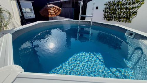สระว่ายน้ำ, Arrábida Cozy House (Arrabida Cozy House) in ปาลเมรา