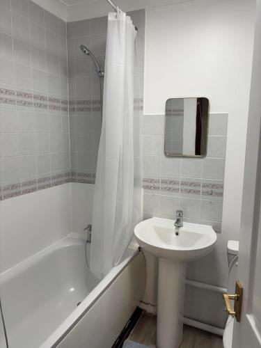Modern 2-Bedroom in Cambridge with Parking in Chesterton