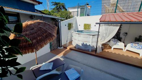 สระว่ายน้ำ, Arrábida Cozy House (Arrabida Cozy House) in ปาลเมรา