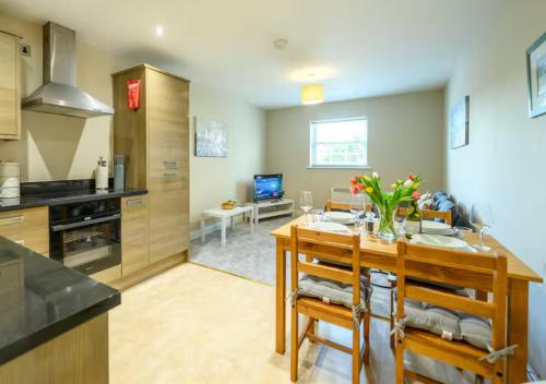 2-Bedroom Flat on Copthorn Road - with parking - Pass the Keys – khách sạn tại Porthill