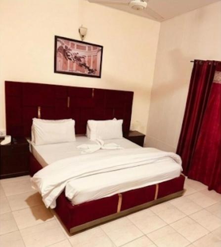 Hotel Twenty One Gulberg - image 9
