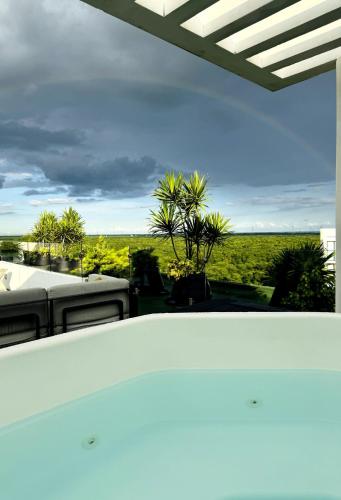 Luxury Oasis Condo Pools, Rooftop & Paddle, Tennis in San Miguelito