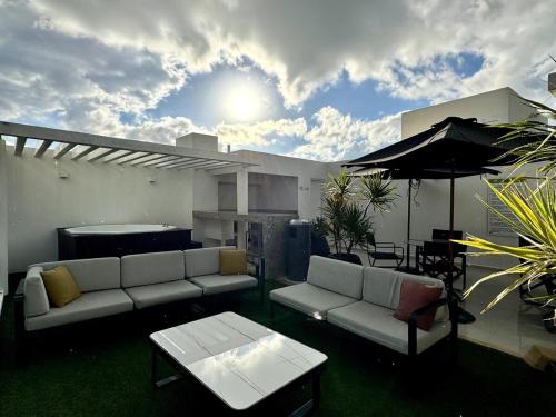 Luxury Oasis Condo Pools, Rooftop & Paddle, Tennis in San Miguelito
