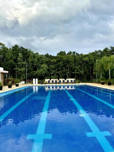 Luxury Oasis Condo Pools, Rooftop & Paddle, Tennis in San Miguelito