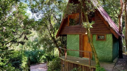Chalé Refúgio Casa Albuquerque acomoda até 3 pessoas com lareira perto do Capivari – khách sạn tại Campos Do Jordao