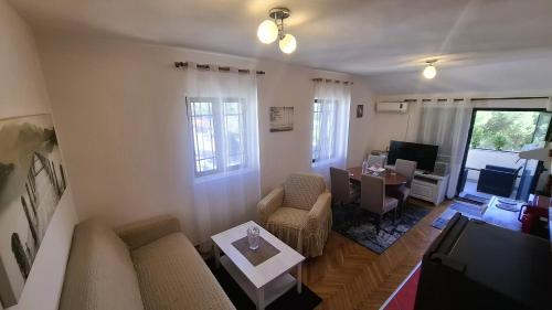 VUK's 5 min from the BEACH Two-Bedroom Apart