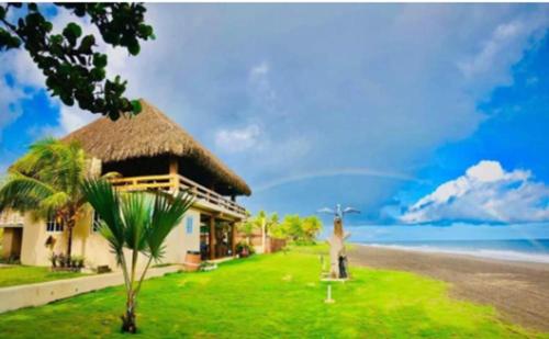 Dārzs, Hotel Pazifico en Monterrico in Monterrico