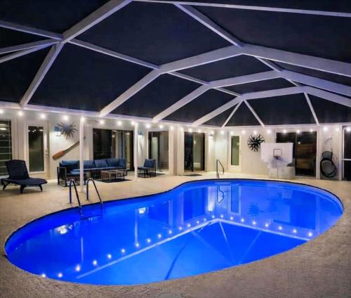 Luxury Pool Home with Private Screened Patio Family Friendly in Wellington