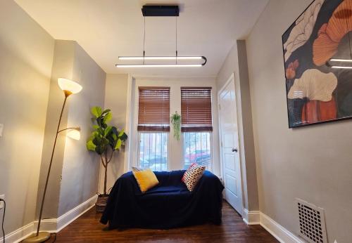 Entire 1BD APT Downtown -Free Parking -Pet Allowed -Netflix TV – khách sạn tại West Baltimore