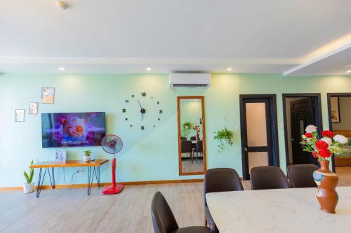 Căn Hộ 3 Phòng Ngủ Hướng Xéo Biển Oasky Apartment - Hằng Homestay - image 4