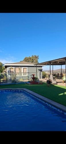 Casa con piscina, vista al rio, a 8 minutos de Concon