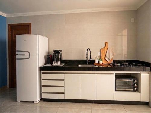 Apartamento bairro do hospital com suíte e ar condicionado (Apartamento bairro do hospital com suite e ar condicionado) in Guaçuí