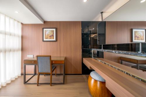 room detail thumbnail 1