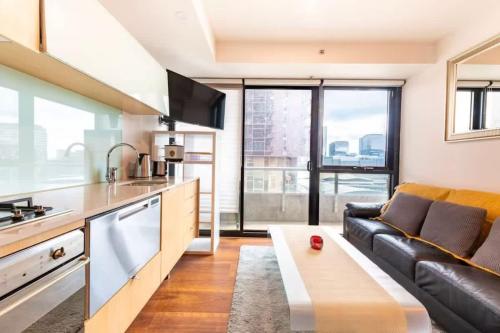 Mondriane - Perfect CBD Home Base on Spencer St in Other