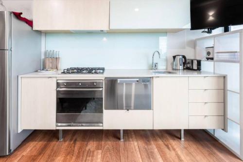Mondriane - Perfect CBD Home Base on Spencer St in Other