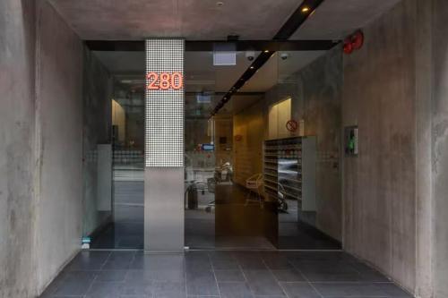Mondriane - Perfect CBD Home Base on Spencer St in Other