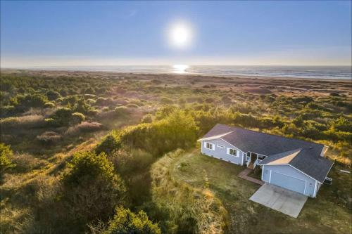 Ocean Front Clamming Game Room Large Deck in Ocean City (WA)