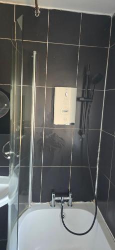 Jusdor Lovely Six bed Home in Filton – khách sạn tại Filton