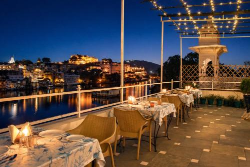 Restaurant, Sarovar - Lake Facing Boutique Hotel On Lake Pichola in Udaipur