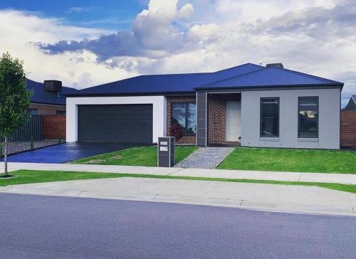 Wodonga House Huon hill in Wodonga