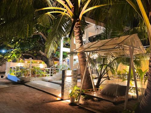 Oceana Surf Maldives - Kudahuvadhoo Island Surf Retreat