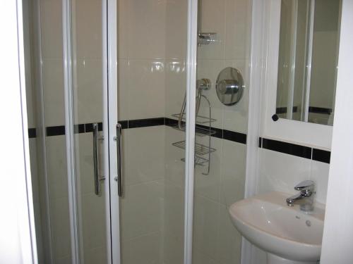 Earlston House - image 14