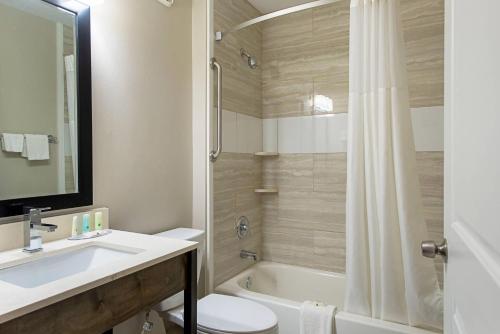 Quality Inn Mishawaka near Notre Dame - image 37