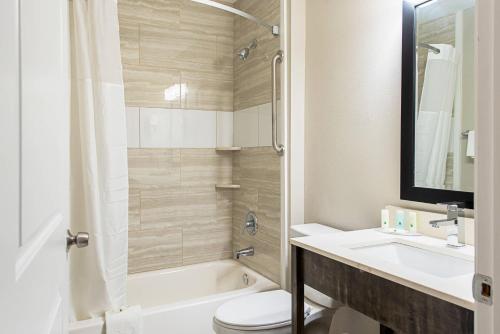 Quality Inn Mishawaka near Notre Dame - image 39