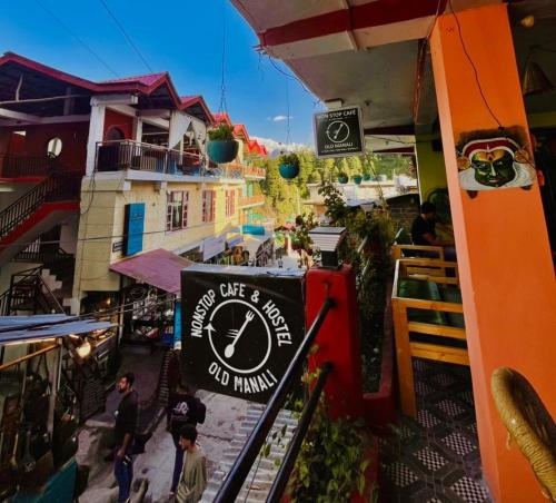 Non Stop Cafe Hostel & Stay