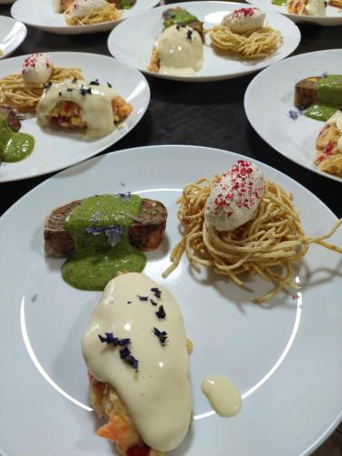 Vatra Lotrilor - Punct Gastronomic Local & Cazare in Voineasa