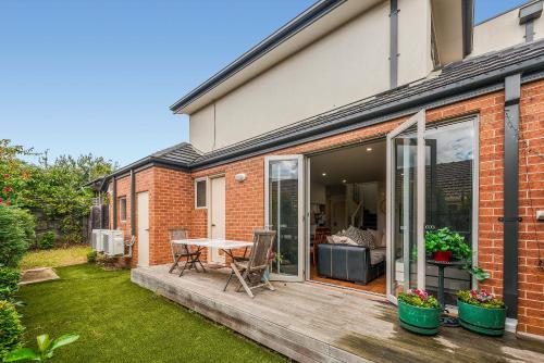 Modern Stylish Comfort at Prime Camberwell Retreat in Camberwell