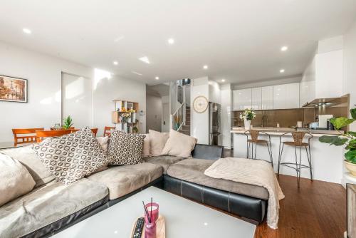 Modern Stylish Comfort at Prime Camberwell Retreat in Camberwell