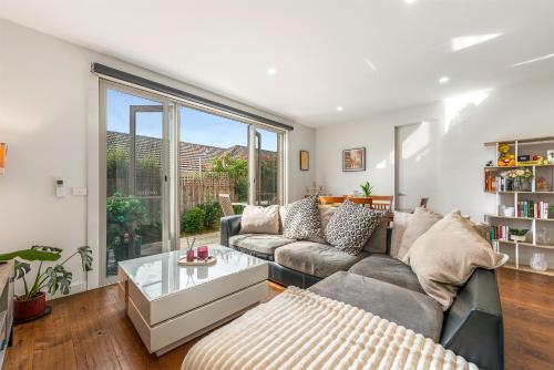 Modern Stylish Comfort at Prime Camberwell Retreat in Camberwell