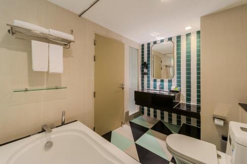room detail thumbnail 2