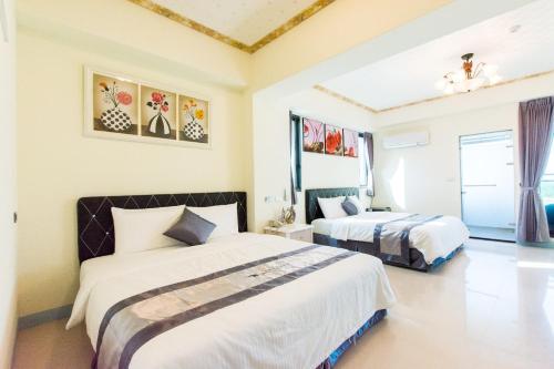 2 queen beds