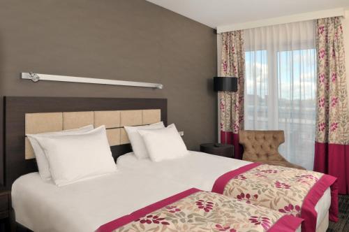 Hotel 3 Trio - image 10