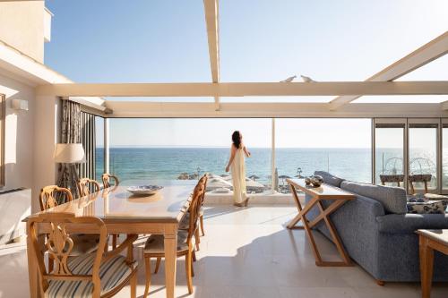 La Mer Escape, Nikiti