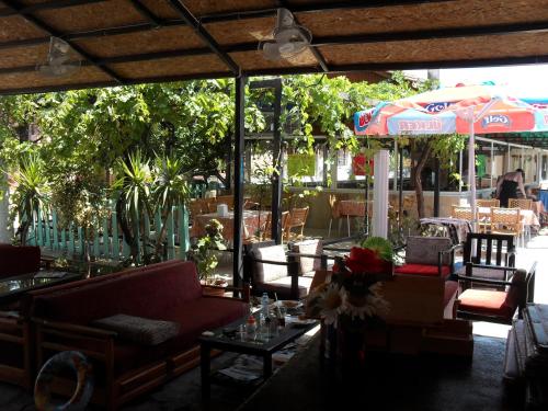 Pub, Villa Ozalp Apartments in Dalyan