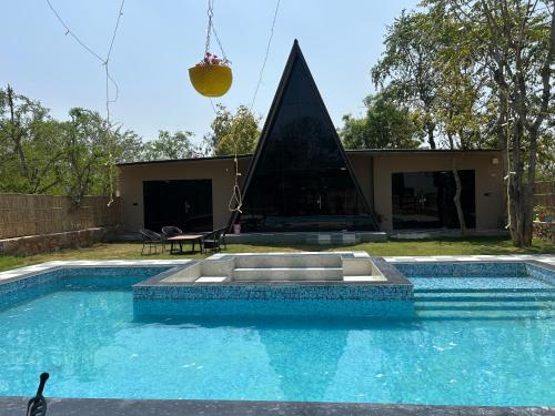 The triangle haven escape in Achrol
