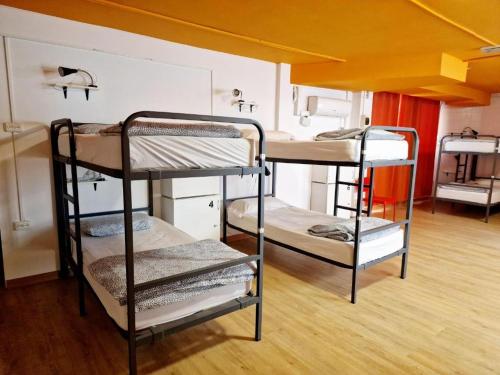 Camera condivisa, dormitorio misto