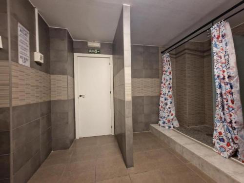 Arc House Barcelona – Barcelona, NJ