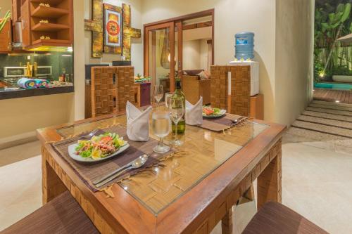 One-Bedroom Villa with Private Pool and Free Floating Breakfast image 10