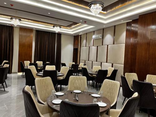 DREAMZ INN & SUITE in Palanpur